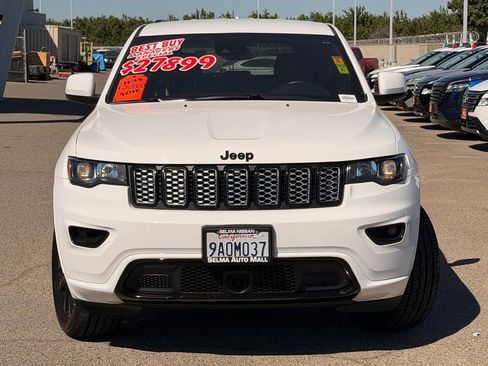 Used 2022 Jeep Grand Cherokee Laredo X AWD/4WD image 3