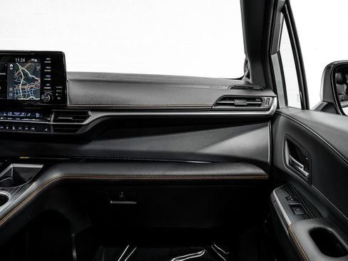 Used 2021 Toyota Sienna XSE image 28