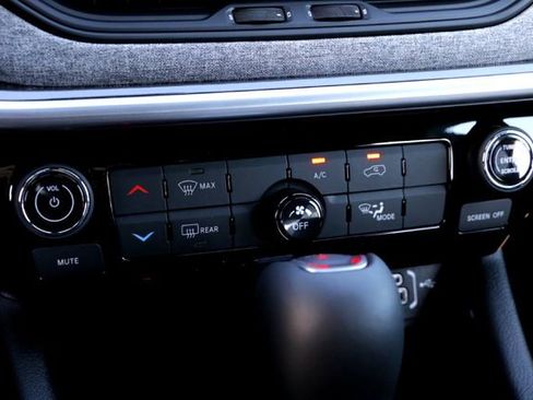 New 2026 Jeep Compass Latitude image 15