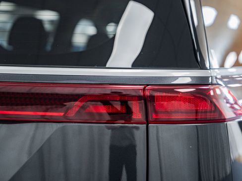 Used 2024 Kia Carnival LX image 15