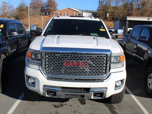 Used 2016 GMC Sierra 2500 Denali image 2