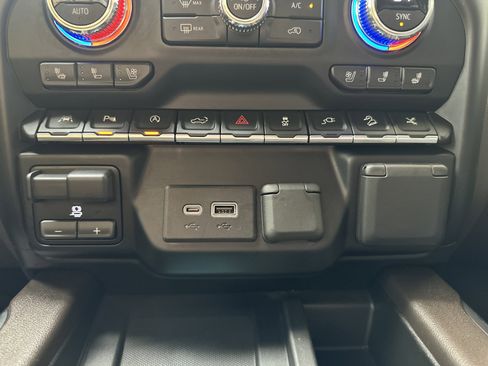 Used 2020 GMC Sierra 1500 Denali w/ Denali Ultimate Package image 34