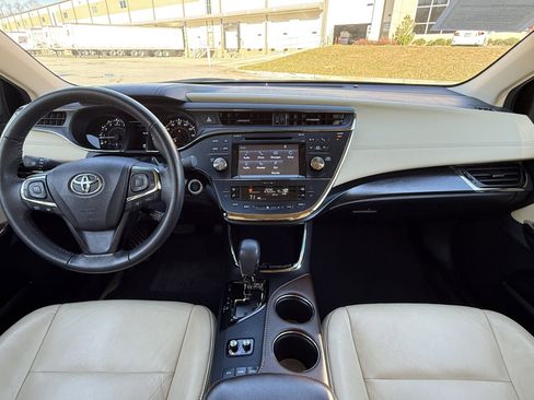 Used 2018 Toyota Avalon XLE image 22