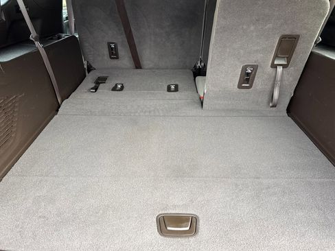 Used 2024 Chevrolet Suburban LT image 20