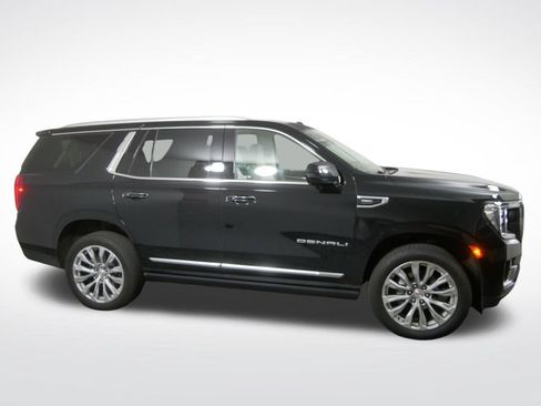 Used 2024 GMC Yukon Denali w/ Advanced Technology Package AWD/4WD image 2