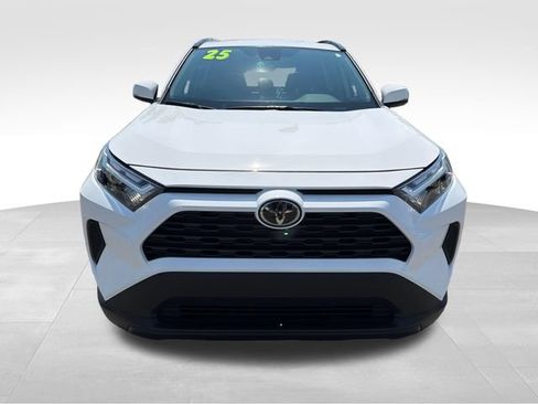 Used 2025 Toyota RAV4 XLE AWD/4WD image 2
