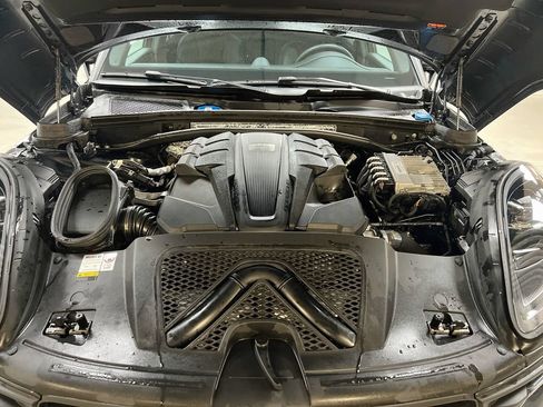 Certified 2023 Porsche Macan S AWD/4WD image 32