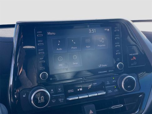 Used 2021 Toyota Highlander XLE image 14