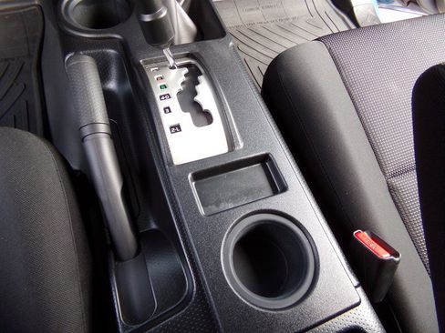 Used 2011 Toyota FJ Cruiser 4WD w/ Convenience Pkg image 40