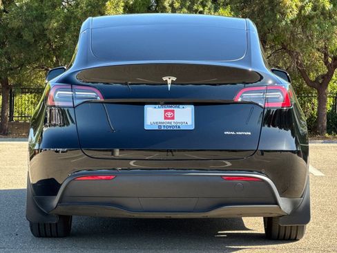Used 2022 Tesla Model Y Long Range AWD/4WD image 5