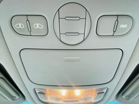 Used 2012 Kia Sedona LX w/ PWR Pkg FWD image 16