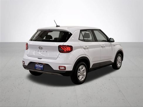 Used 2023 Hyundai Venue SE FWD image 10