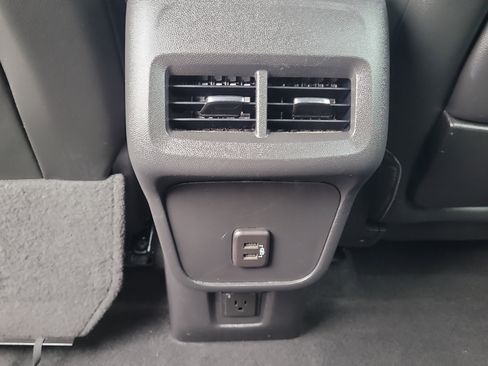 Used 2023 GMC Terrain SLT image 17