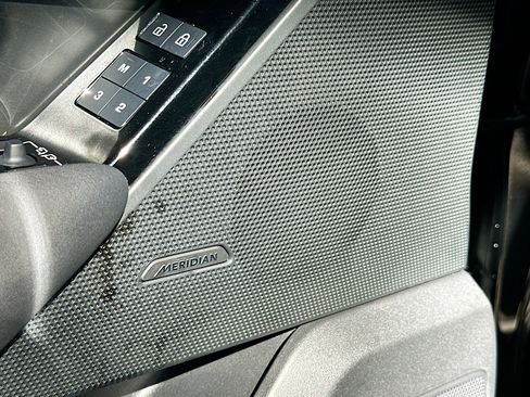 Used 2024 Land Rover Range Rover Velar Dynamic SE image 19