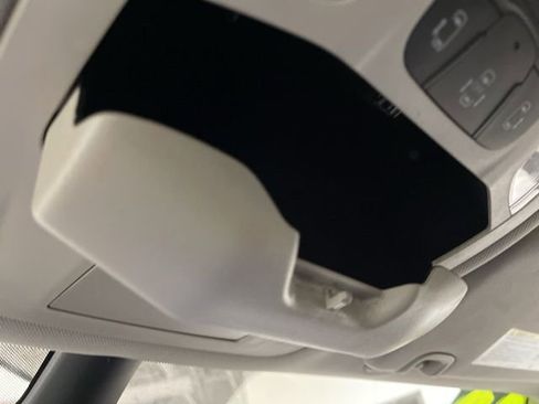 Used 2023 Chrysler Pacifica Touring-L image 53