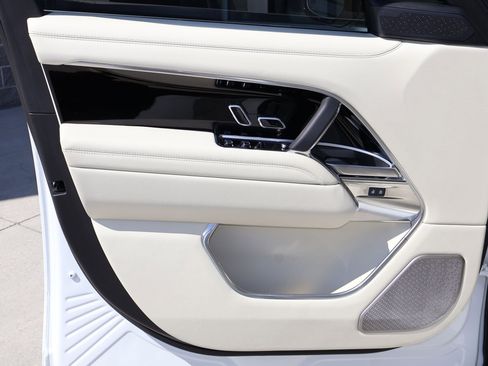 Certified 2025 Land Rover Range Rover Autobiography AWD/4WD image 12