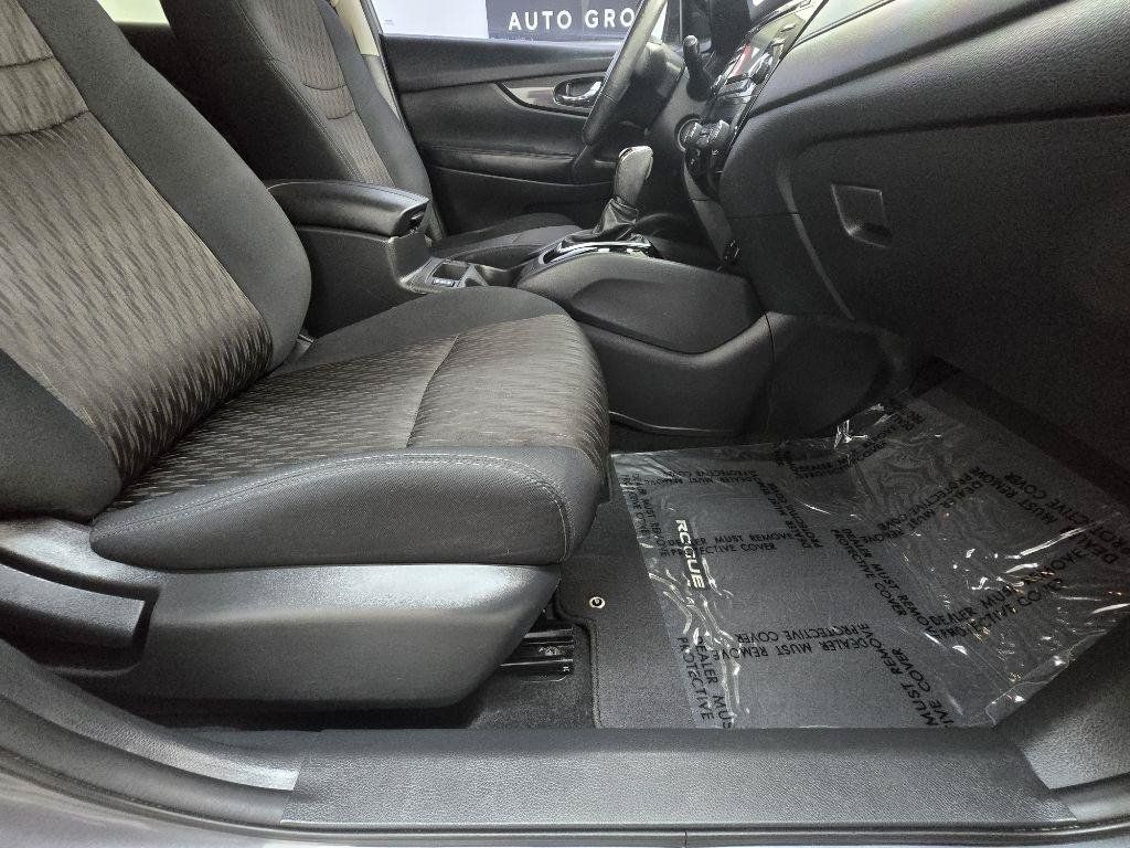 Used 2017 Nissan Rogue SV FWD image 20