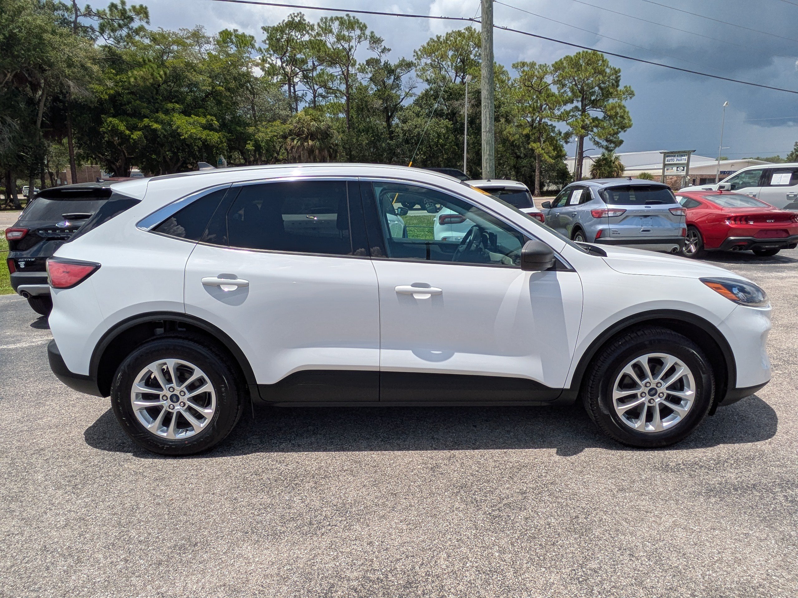 Used 2022 Ford Escape SE AWD/4WD image 3