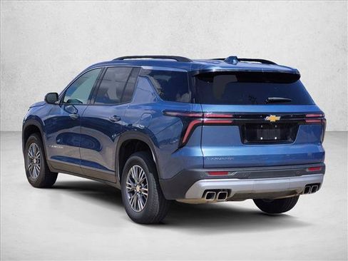 Used 2025 Chevrolet Traverse LT FWD image 7