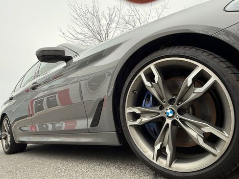 Used 2022 BMW M550i xDrive w/ Dynamic Handling Package image 9