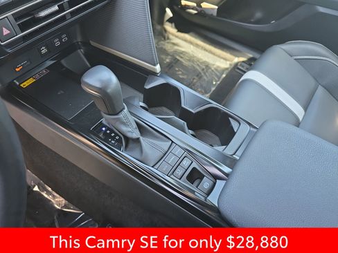 Used 2025 Toyota Camry SE w/ Convenience Package FWD image 31
