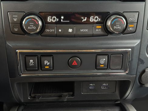 Used 2023 Nissan Titan SV w/ SV Convenience Package RWD image 25