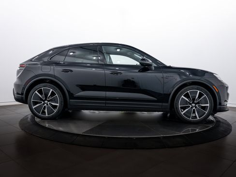 New 2026 Porsche Macan 4 Electric AWD/4WD image 8