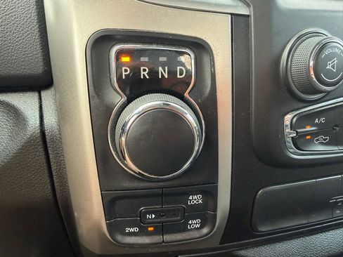 Used 2019 RAM 1500 Classic SLT w/ Black Appearance Group AWD/4WD image 38