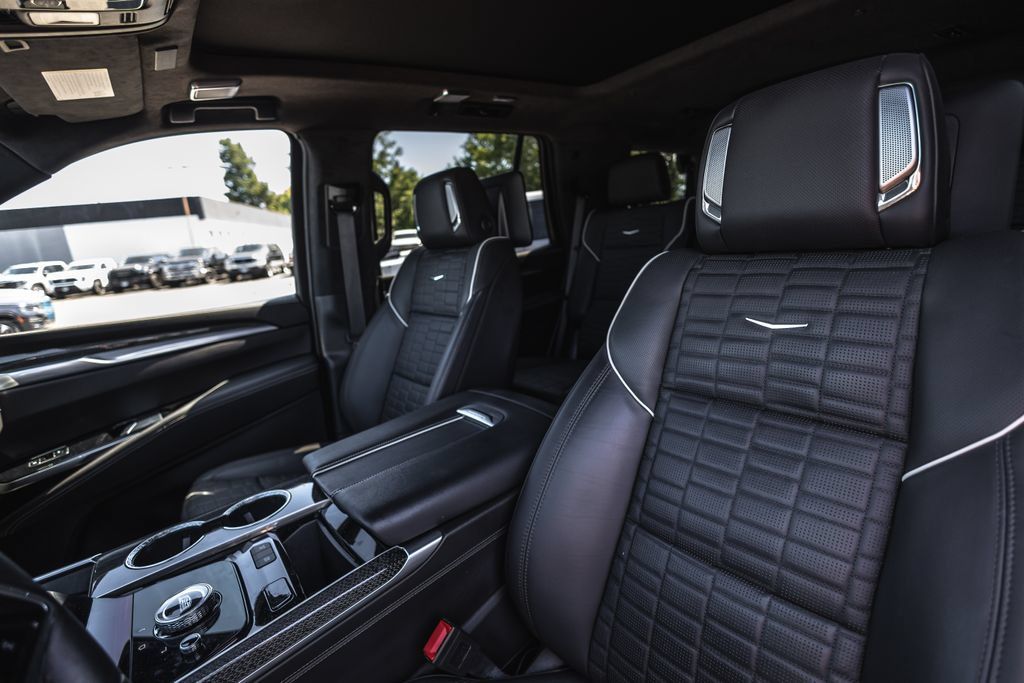 Used 2025 Cadillac Escalade V AWD/4WD image 23