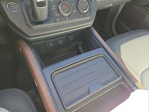 Used 2024 Land Rover Defender 110 X-Dynamic SE image 29