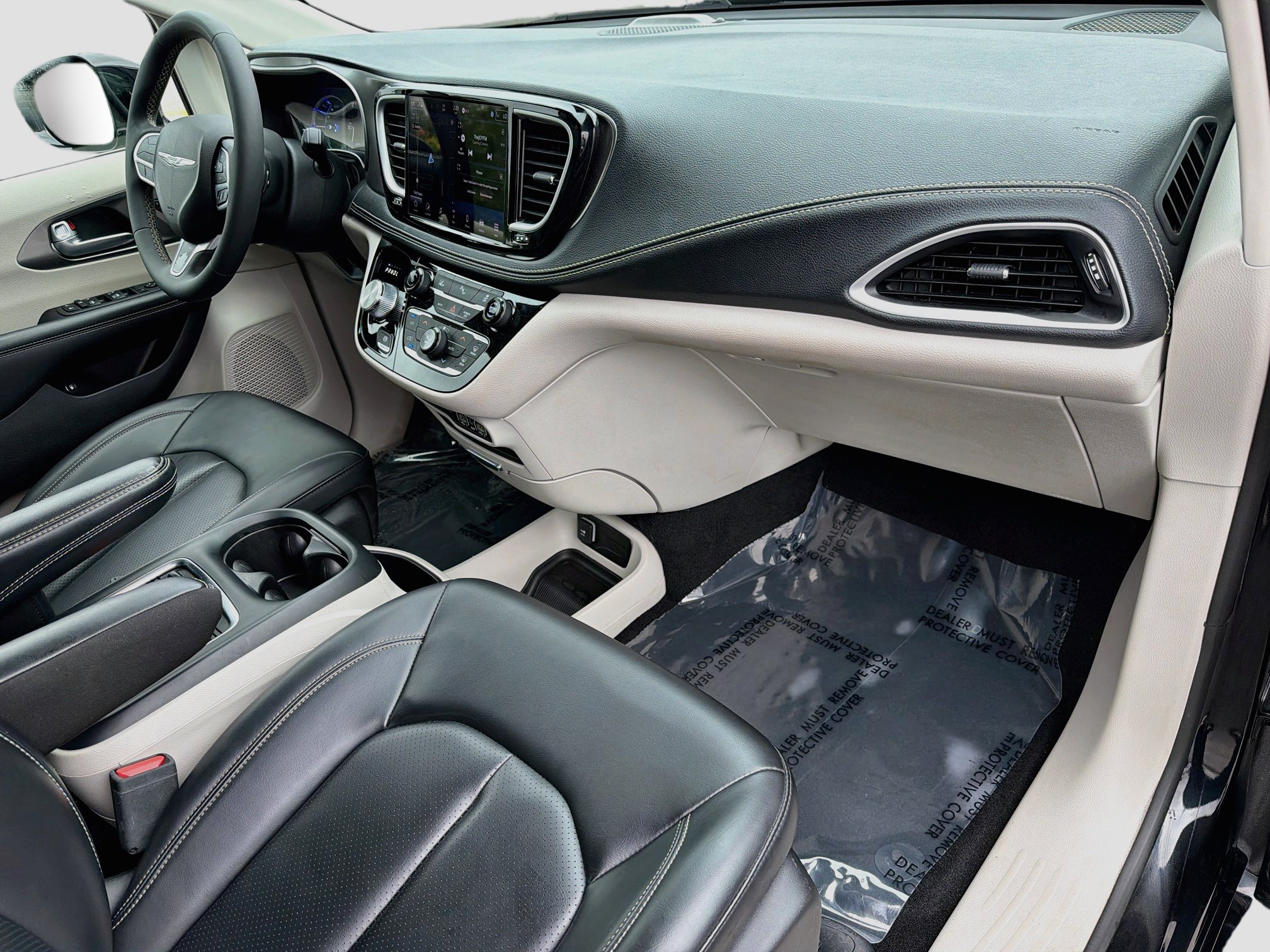 Used 2024 Chrysler Pacifica Limited FWD image 12