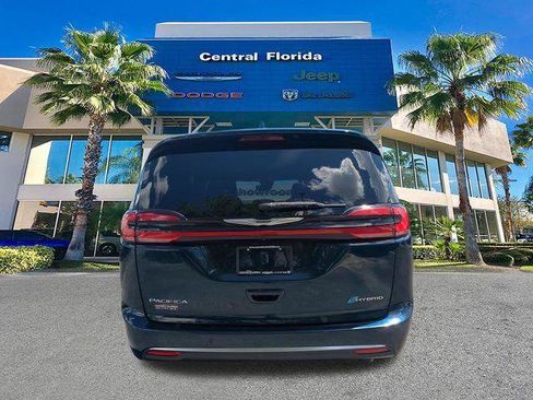 Certified 2022 Chrysler Pacifica Pinnacle FWD image 6