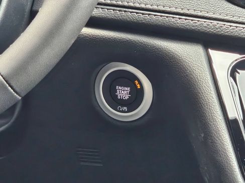 New 2027 Chrysler Pacifica Select FWD image 11