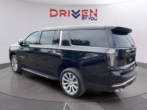 New 2026 Chevrolet Suburban Premier image 3