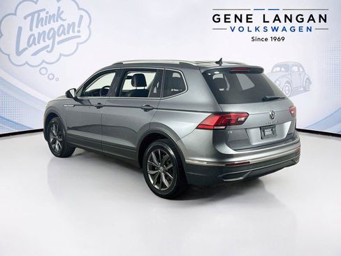 Certified 2022 Volkswagen Tiguan SE w/ Panoramic Sunroof Package AWD/4WD image 7