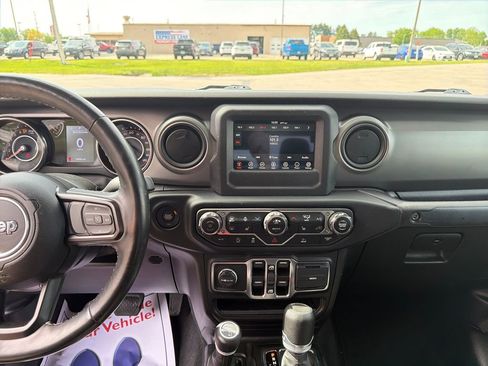 Used 2023 Jeep Gladiator Sport AWD/4WD image 17
