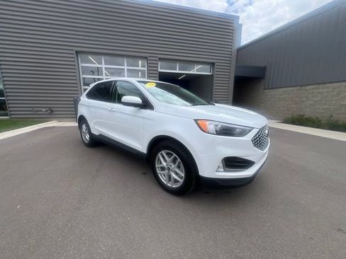 Used 2024 Ford Edge SEL w/ Convenience Package AWD/4WD image 3