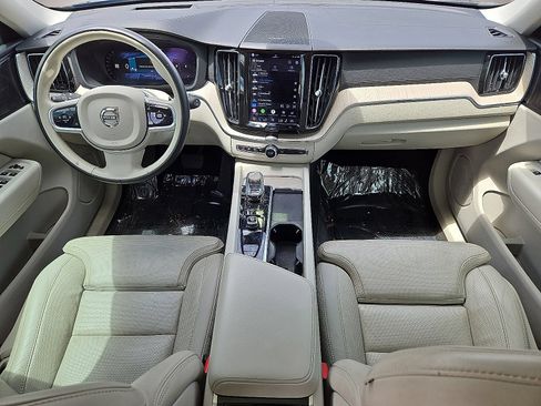 Used 2022 Volvo XC60 B5 Inscription w/ Advanced Package AWD/4WD image 17