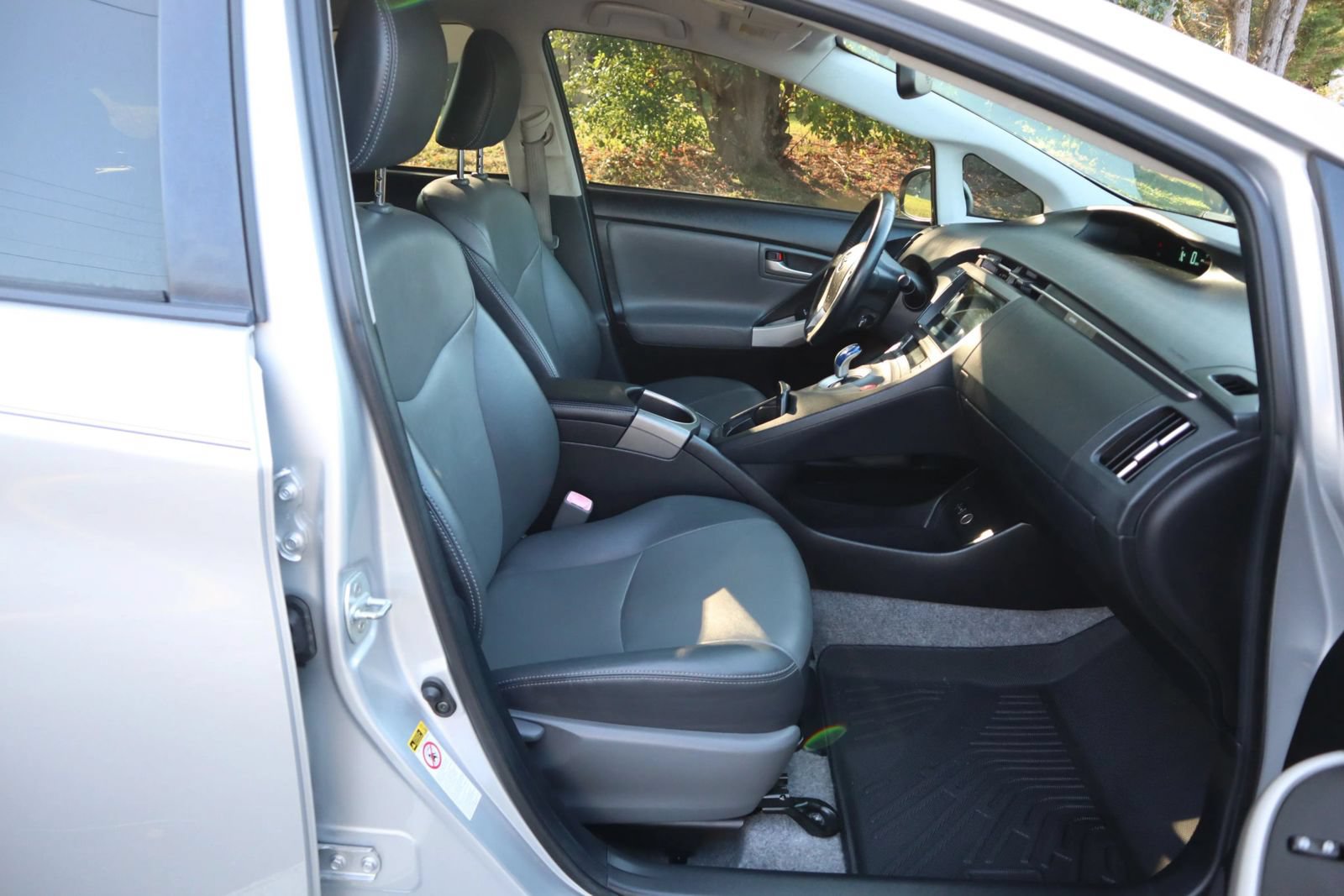 Used 2013 Toyota Prius Four FWD image 16