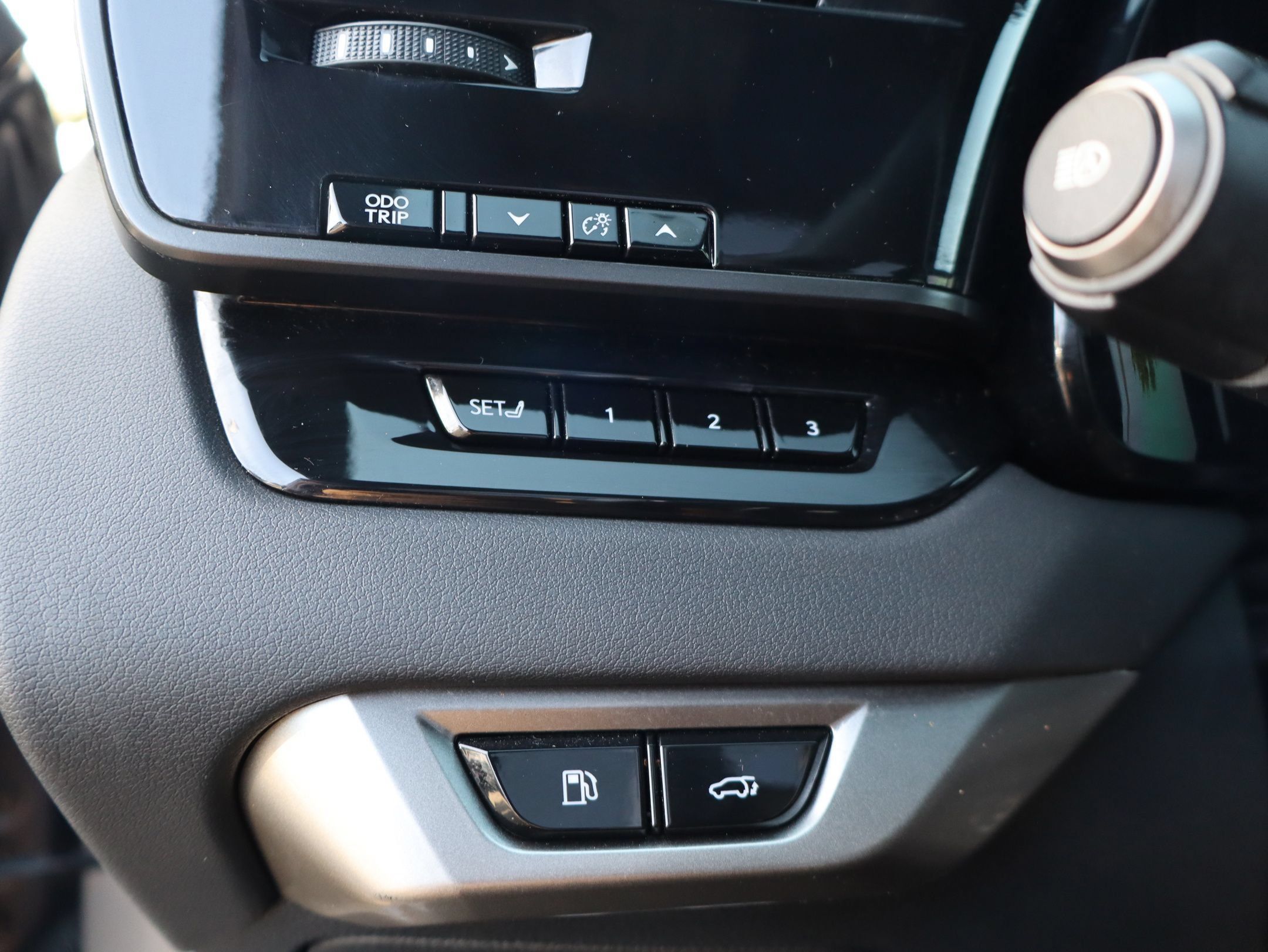 Used 2023 Lexus RX 500h F Sport w/ Cold Area Package AWD/4WD image 15
