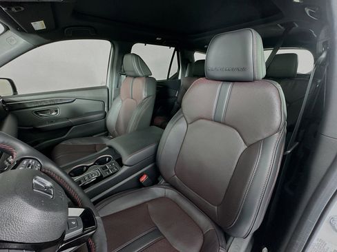 Certified 2025 Honda Pilot Black Edition image 22
