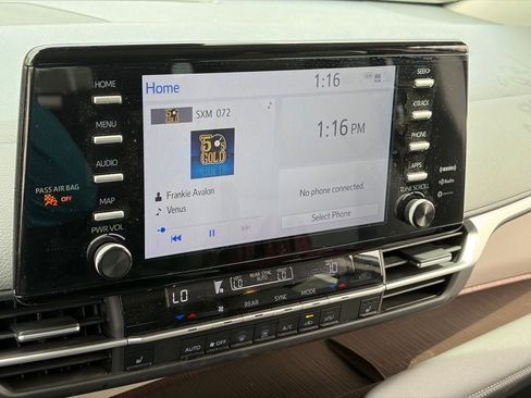 Used 2023 Toyota Sienna XLE FWD image 10