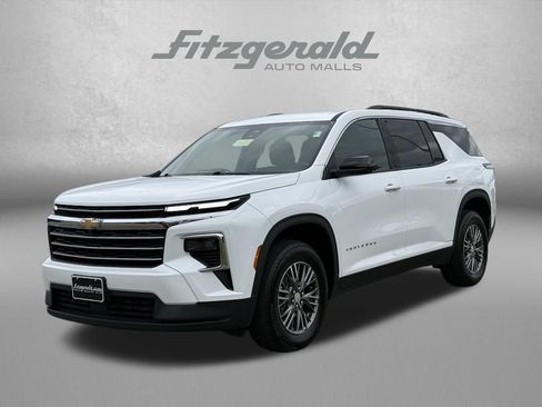 Used 2026 Chevrolet Traverse LT AWD/4WD image 2