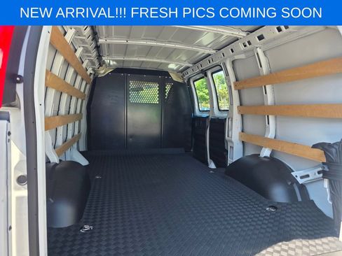 Used 2025 Chevrolet Express 2500 w/ Driver Convenience Package RWD image 8