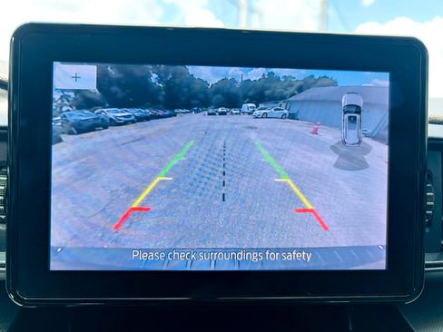 Used 2020 Ford Explorer XLT image 35