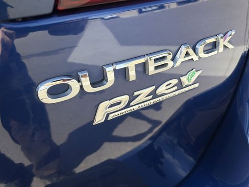 Used 2017 Subaru Outback 2.5i Premium AWD/4WD image 21