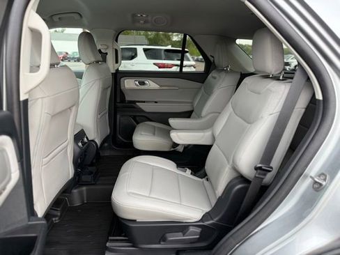 Used 2025 Ford Explorer Active w/ Active Comfort Package AWD/4WD image 16