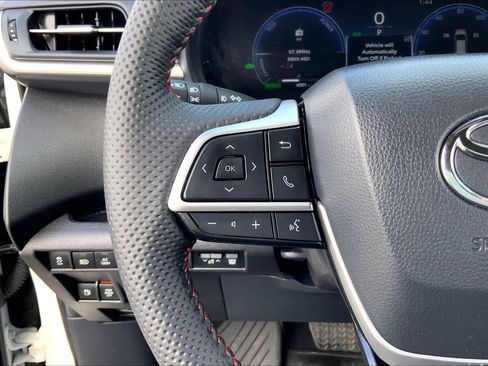 Used 2025 Toyota Sienna XSE w/ XSE Plus Package image 23