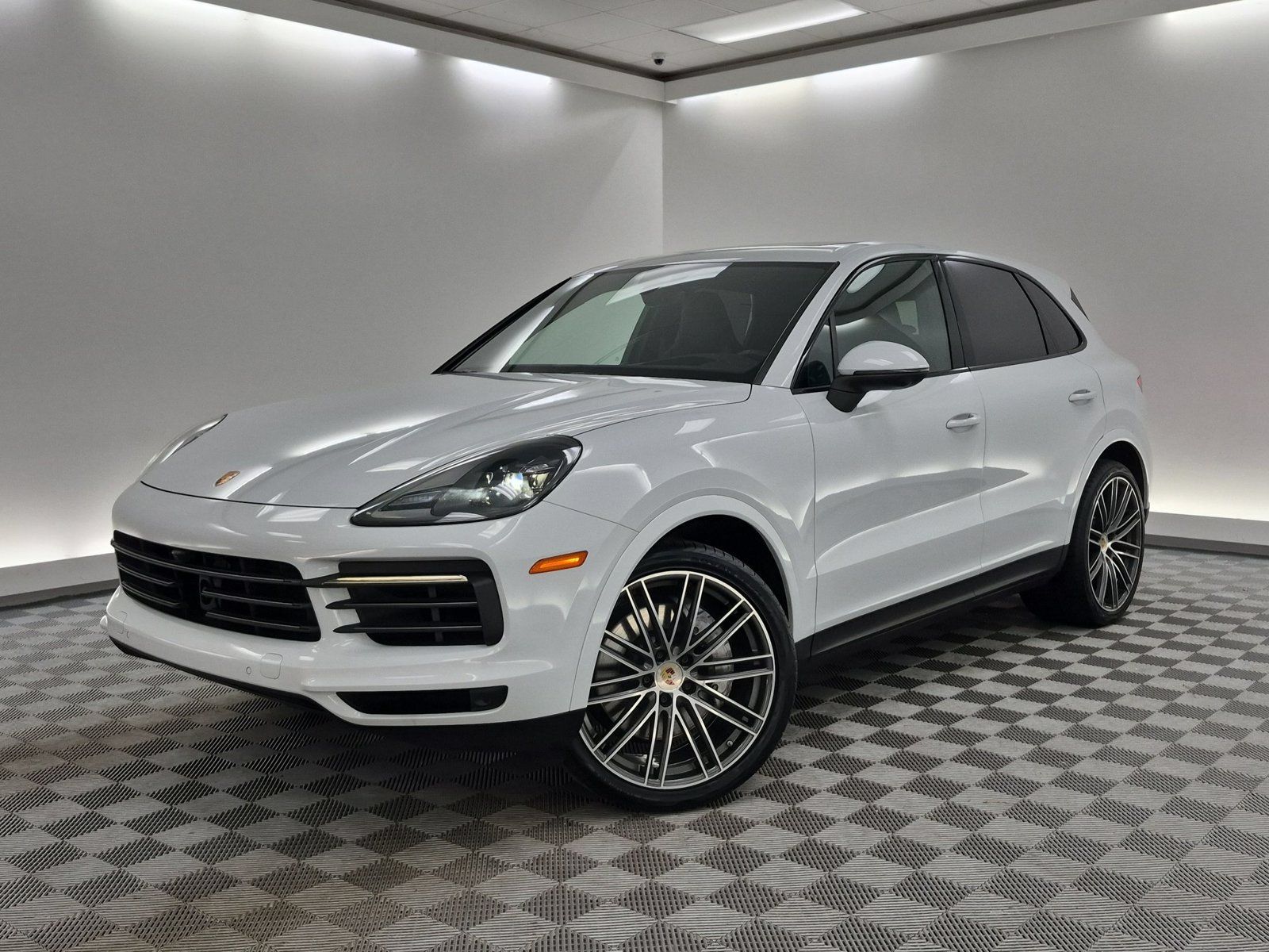 Used 2023 Porsche Cayenne Platinum Edition AWD/4WD image 1