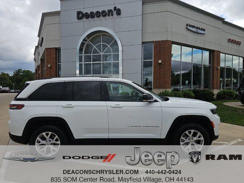 Used 2022 Jeep Grand Cherokee Limited AWD/4WD image 1